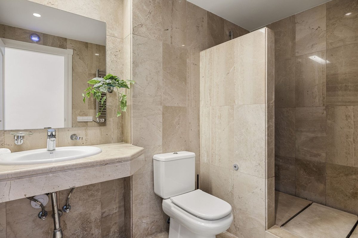 6 Bed Detached Villa in Benahavís