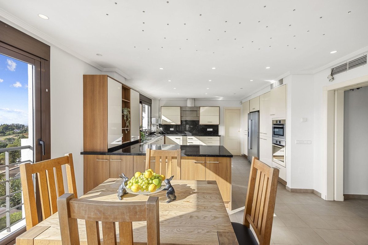 6 Bed Detached Villa in Benahavís
