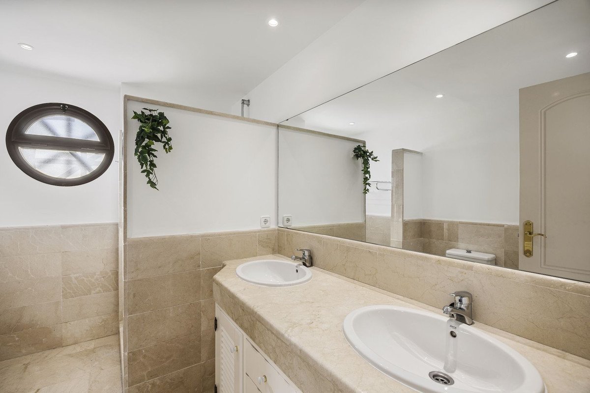 6 Bed Detached Villa in Benahavís