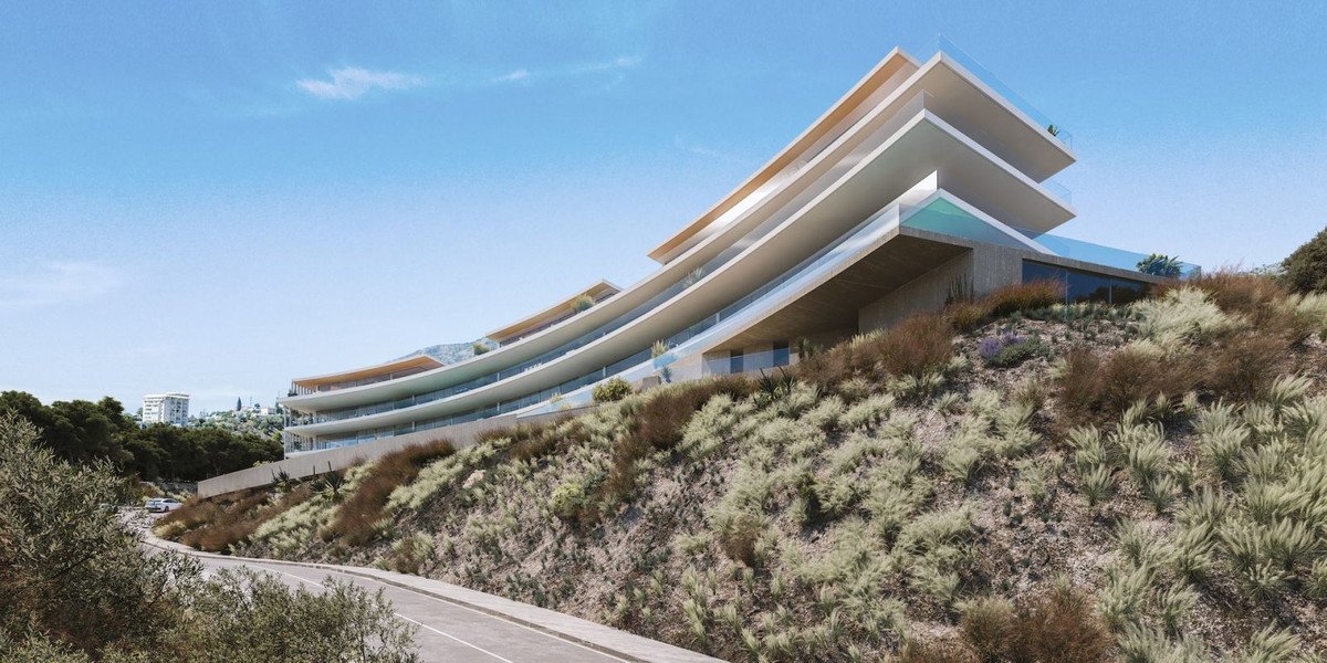 2 Bed Middle Floor Apartment in Fuengirola