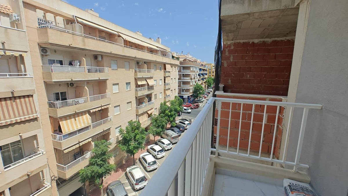 3 Bed Middle Floor Apartment in Torrevieja