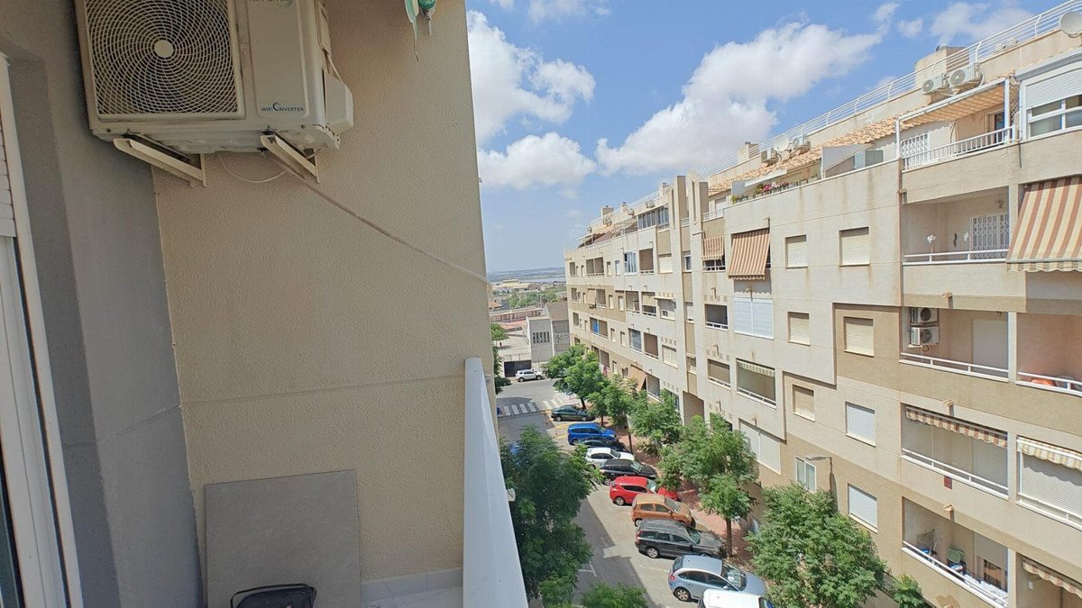 3 Bed Middle Floor Apartment in Torrevieja