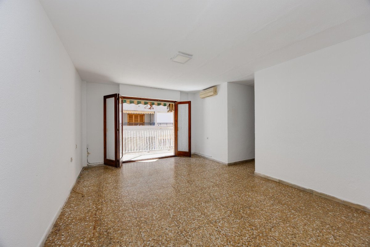 3 Bed Middle Floor Apartment in Torrevieja
