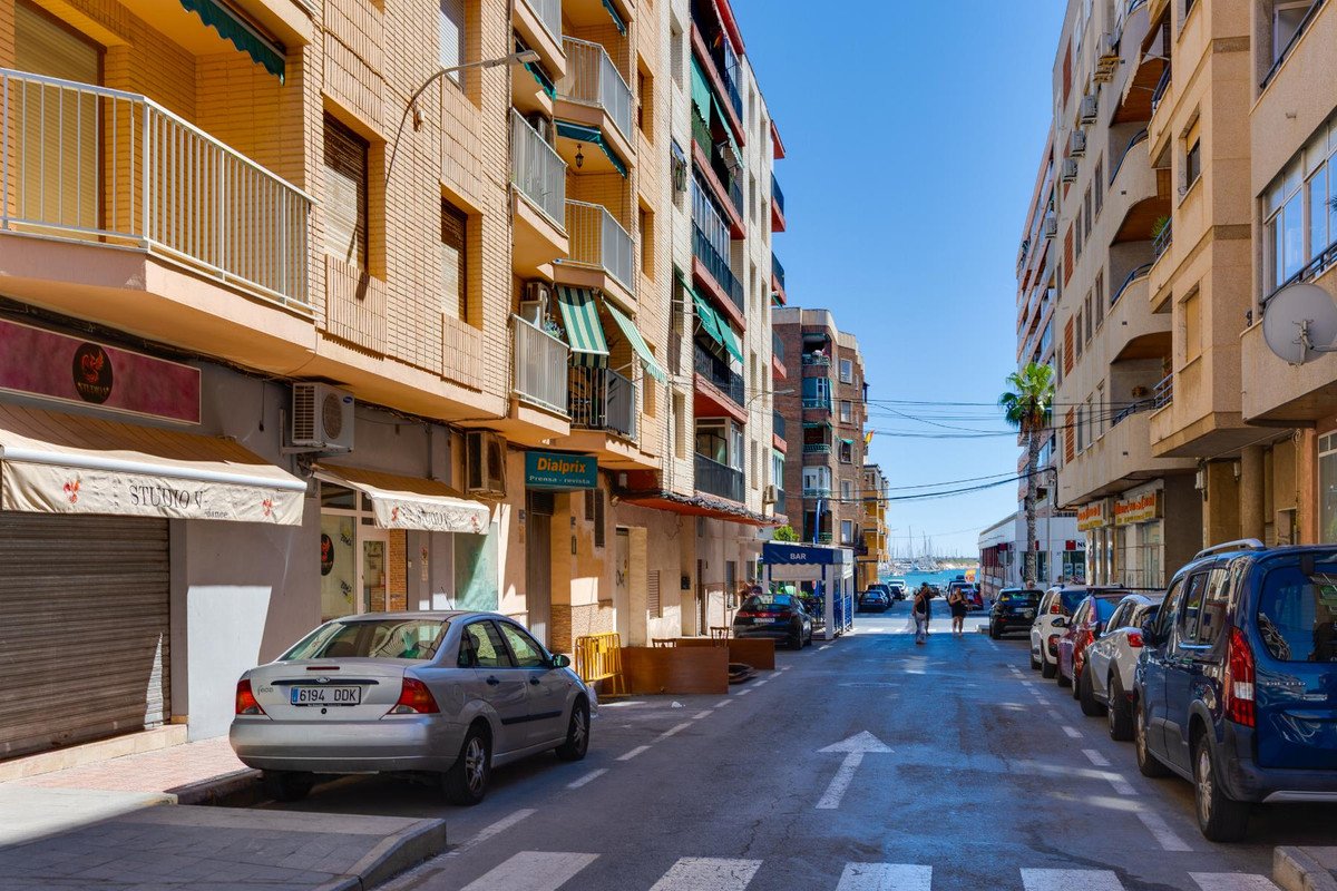 3 Bed Middle Floor Apartment in Torrevieja