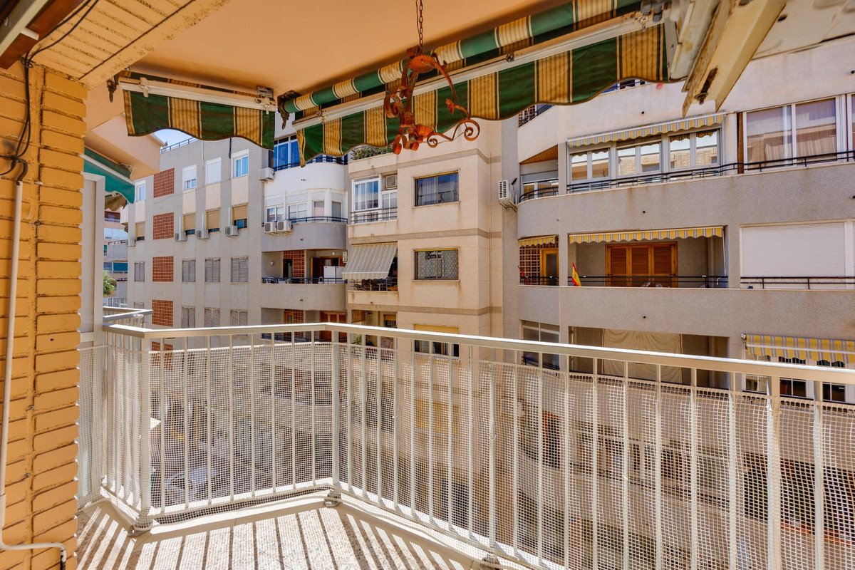 3 Bed Middle Floor Apartment in Torrevieja