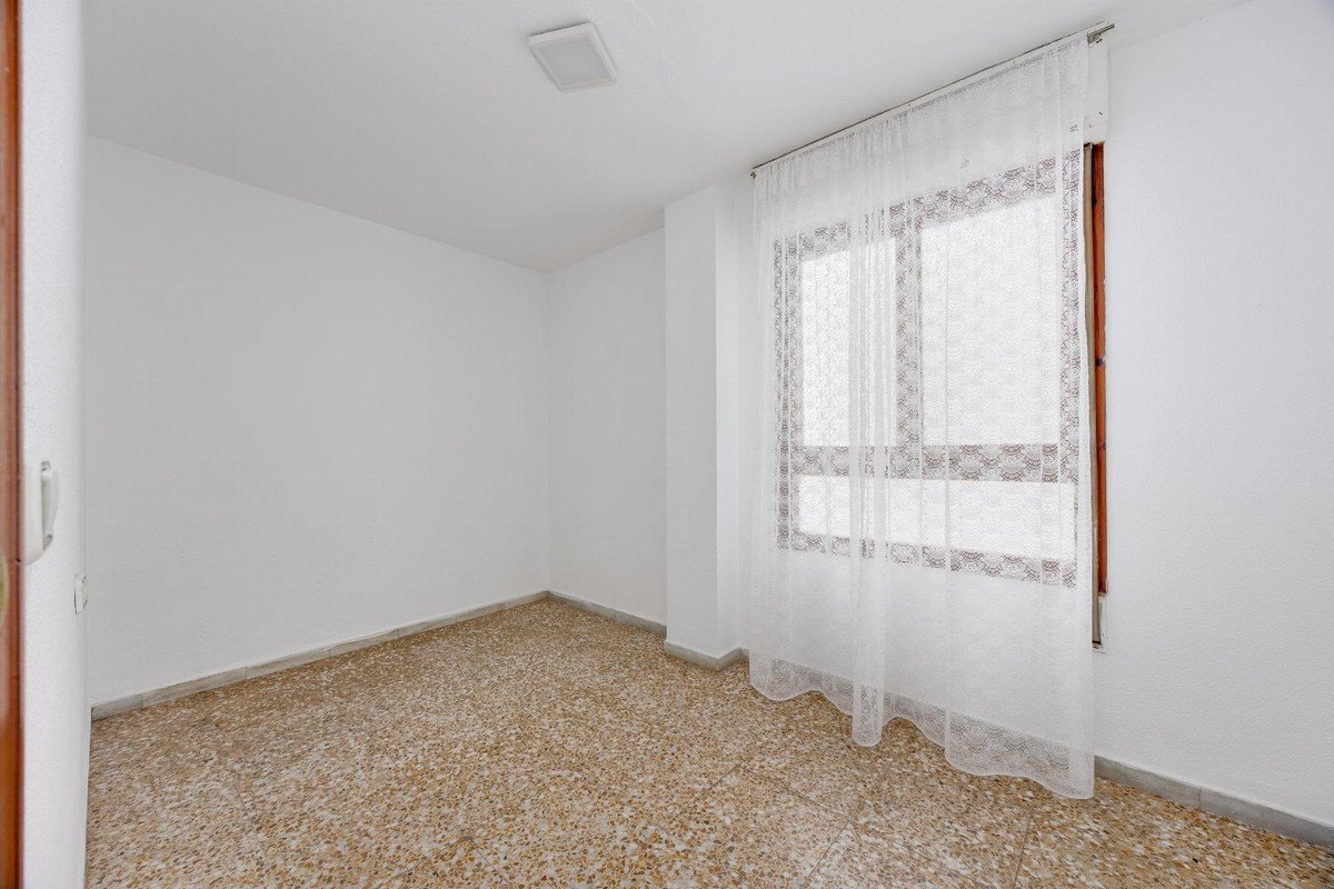 3 Bed Middle Floor Apartment in Torrevieja
