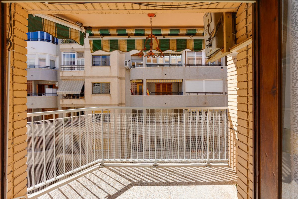 3 Bed Middle Floor Apartment in Torrevieja