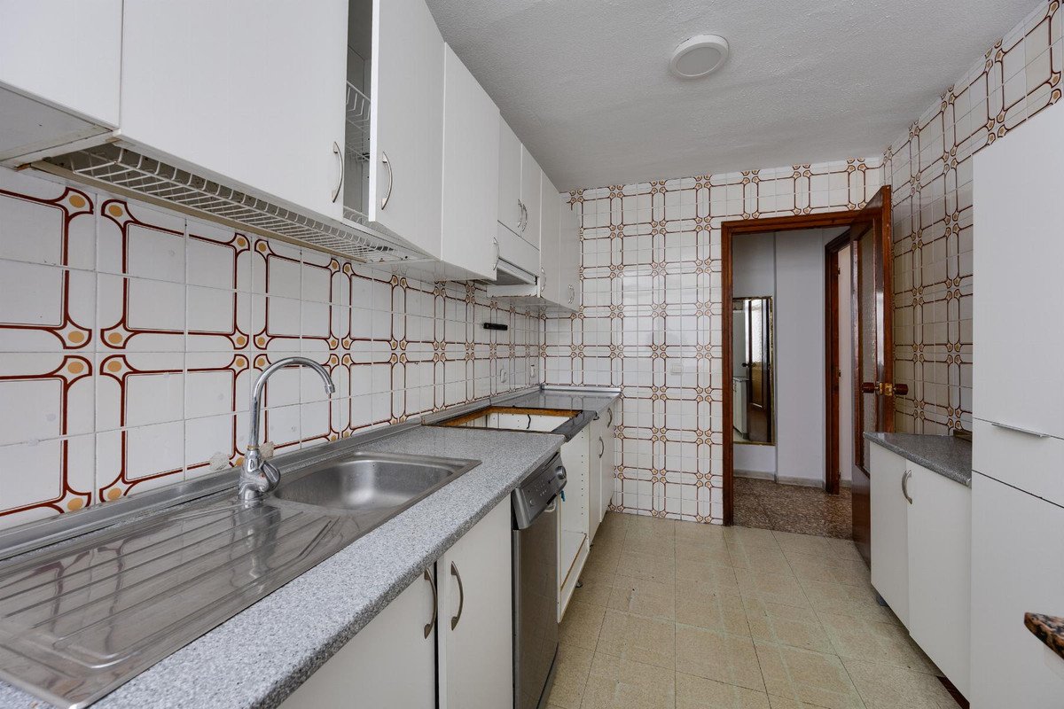 3 Bed Middle Floor Apartment in Torrevieja
