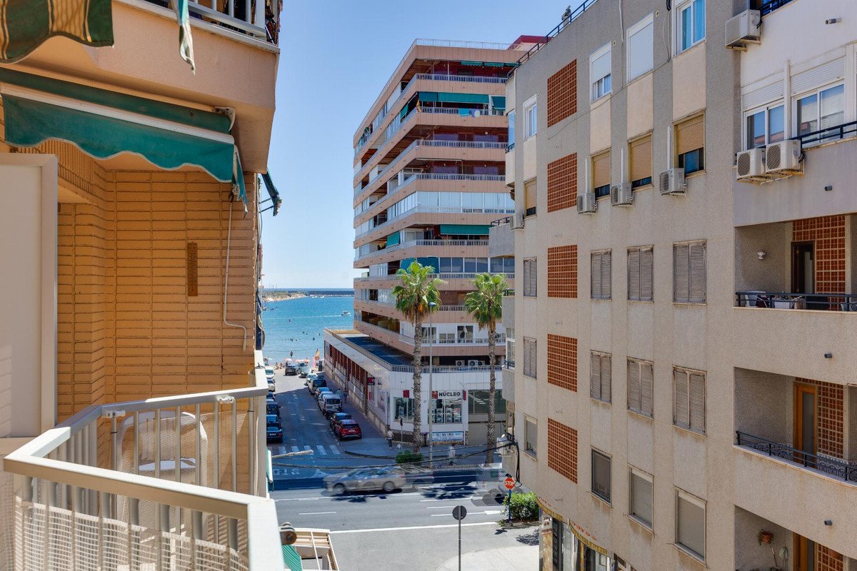 3 Bed Middle Floor Apartment in Torrevieja