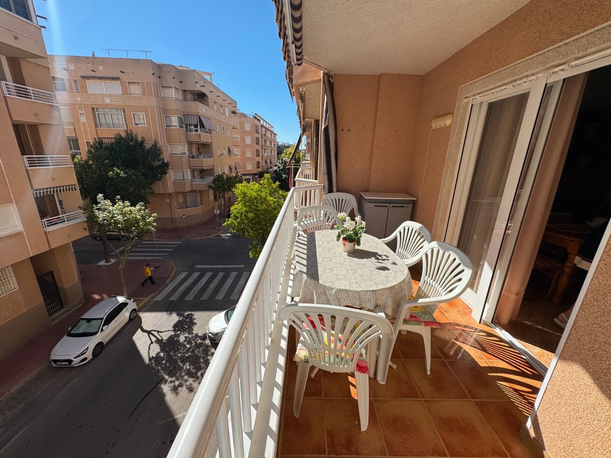 2 Bed Middle Floor Apartment in Guardamar del Segura