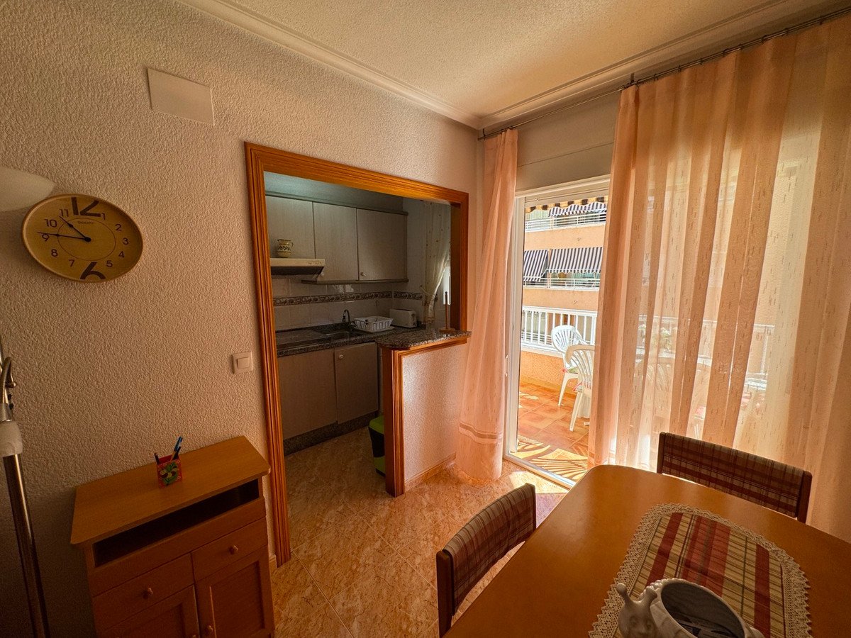 2 Bed Middle Floor Apartment in Guardamar del Segura