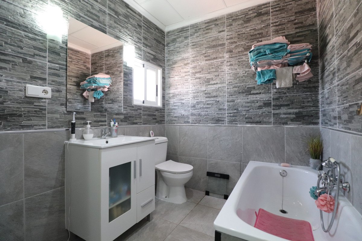 4 Bed Detached Villa in Benferri