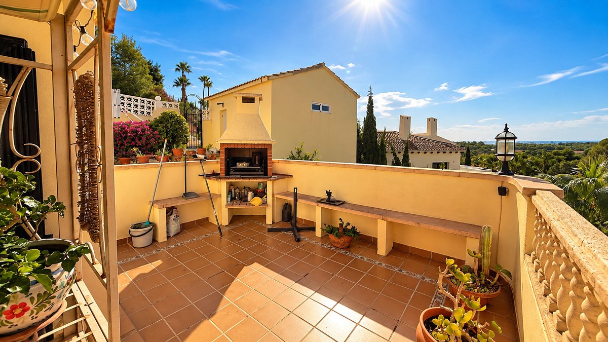 5 Bed Detached Villa in Las Ramblas Golf
