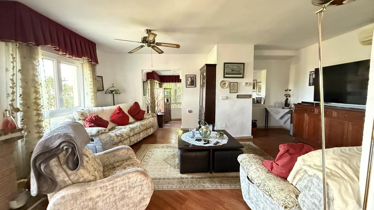 5 Bed Detached Villa in Las Ramblas Golf