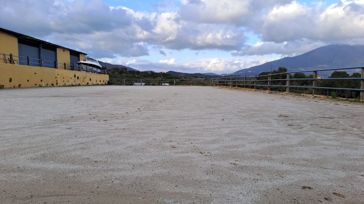 8 Bed Commercial in Campo Mijas