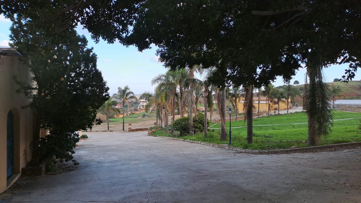 8 Bed Commercial in Campo Mijas