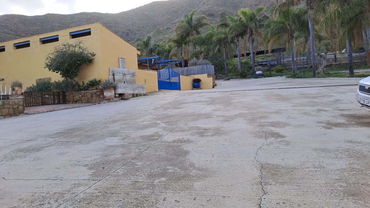 8 Bed Commercial in Campo Mijas