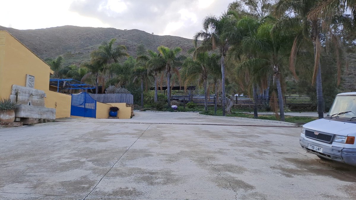 8 Bed Commercial in Campo Mijas