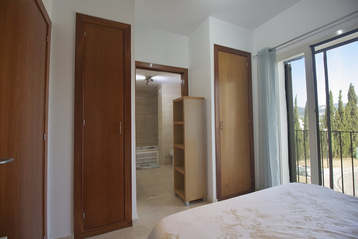 2 Bed Middle Floor Apartment in Alhaurín de la Torre