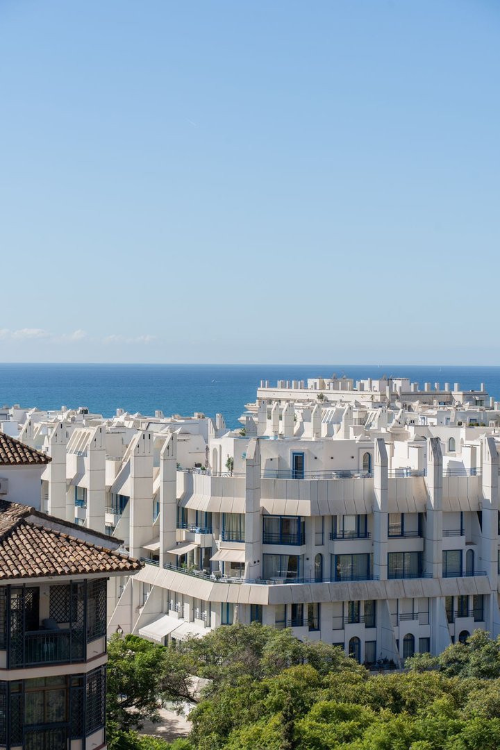 2 Bed Middle Floor Apartment in Marbella