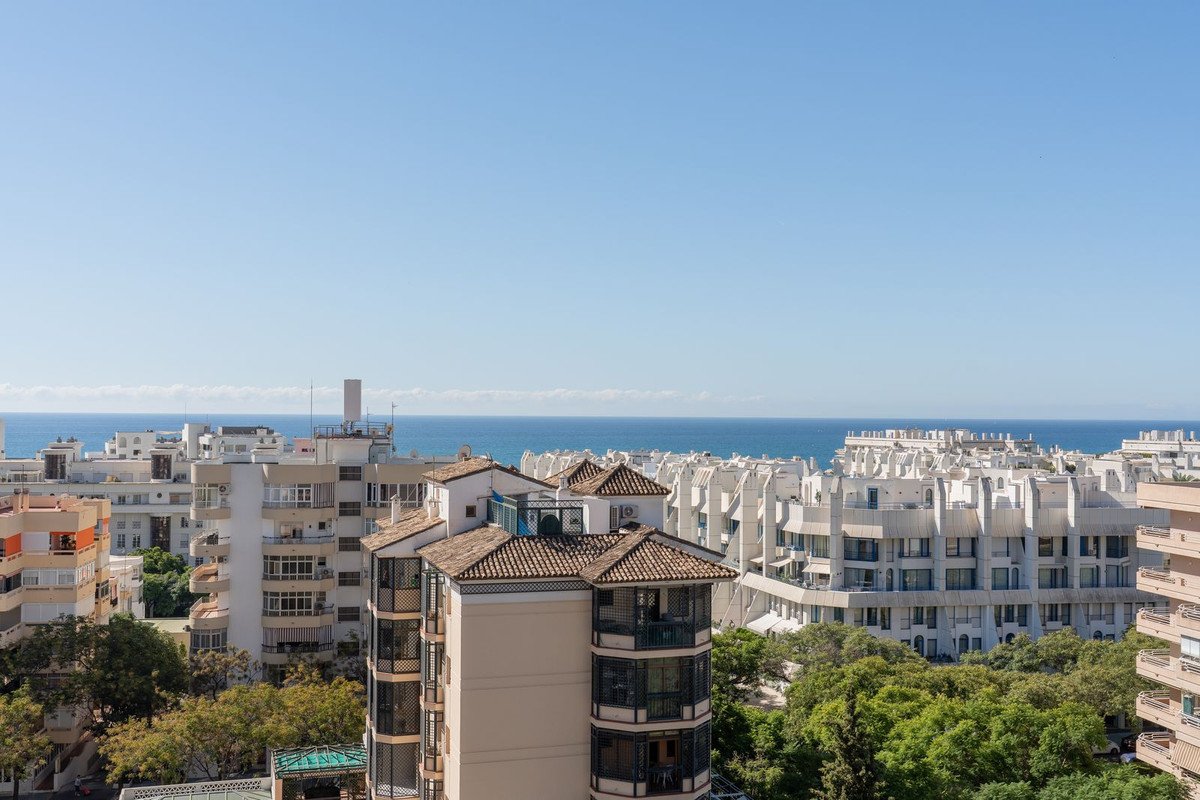 2 Bed Middle Floor Apartment in Marbella
