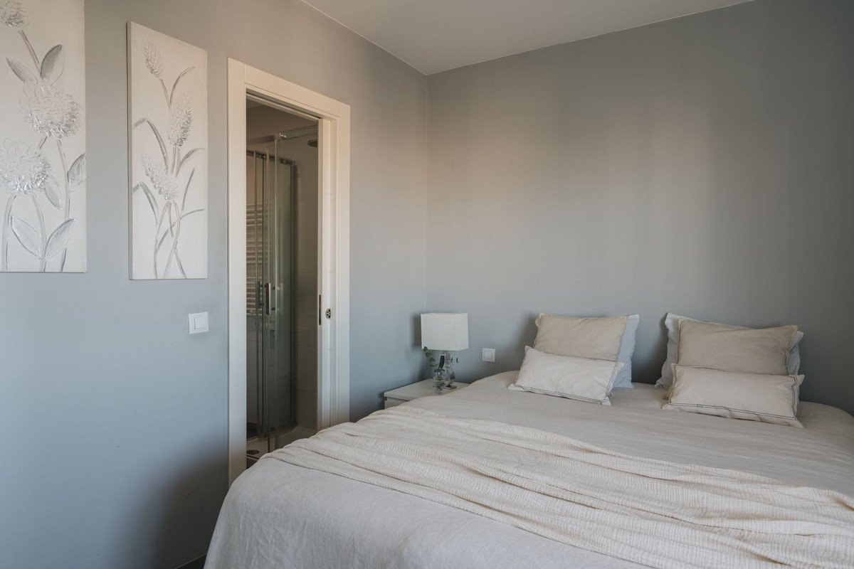 2 Bed Middle Floor Apartment in Marbella