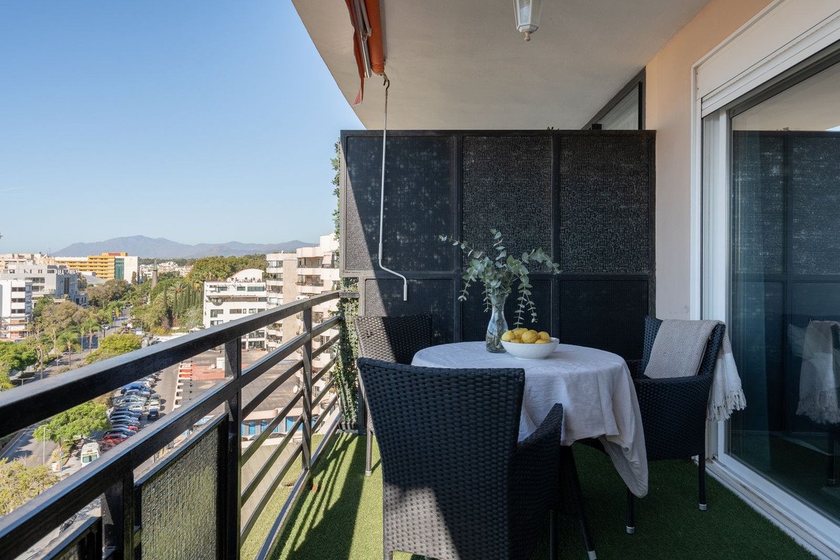 2 Bed Middle Floor Apartment in Marbella