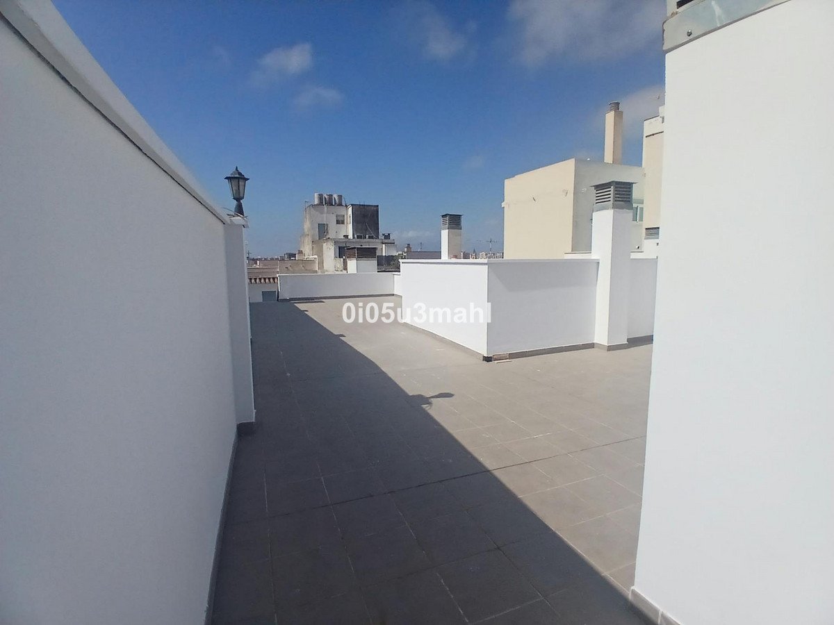 3 Bed Middle Floor Apartment in Centro Histórico