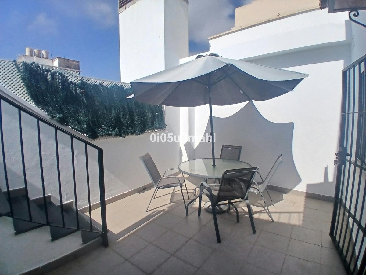 3 Bed Middle Floor Apartment in Centro Histórico