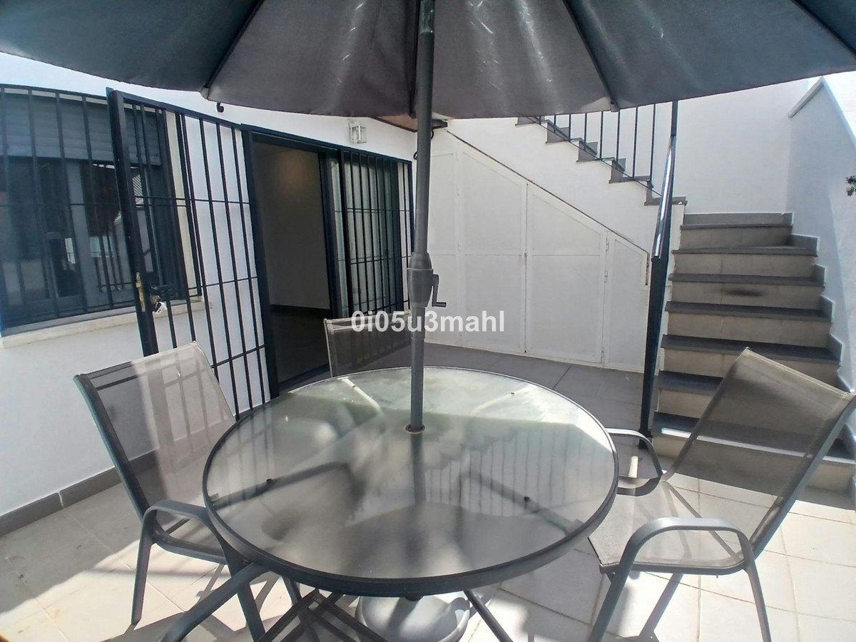 3 Bed Middle Floor Apartment in Centro Histórico