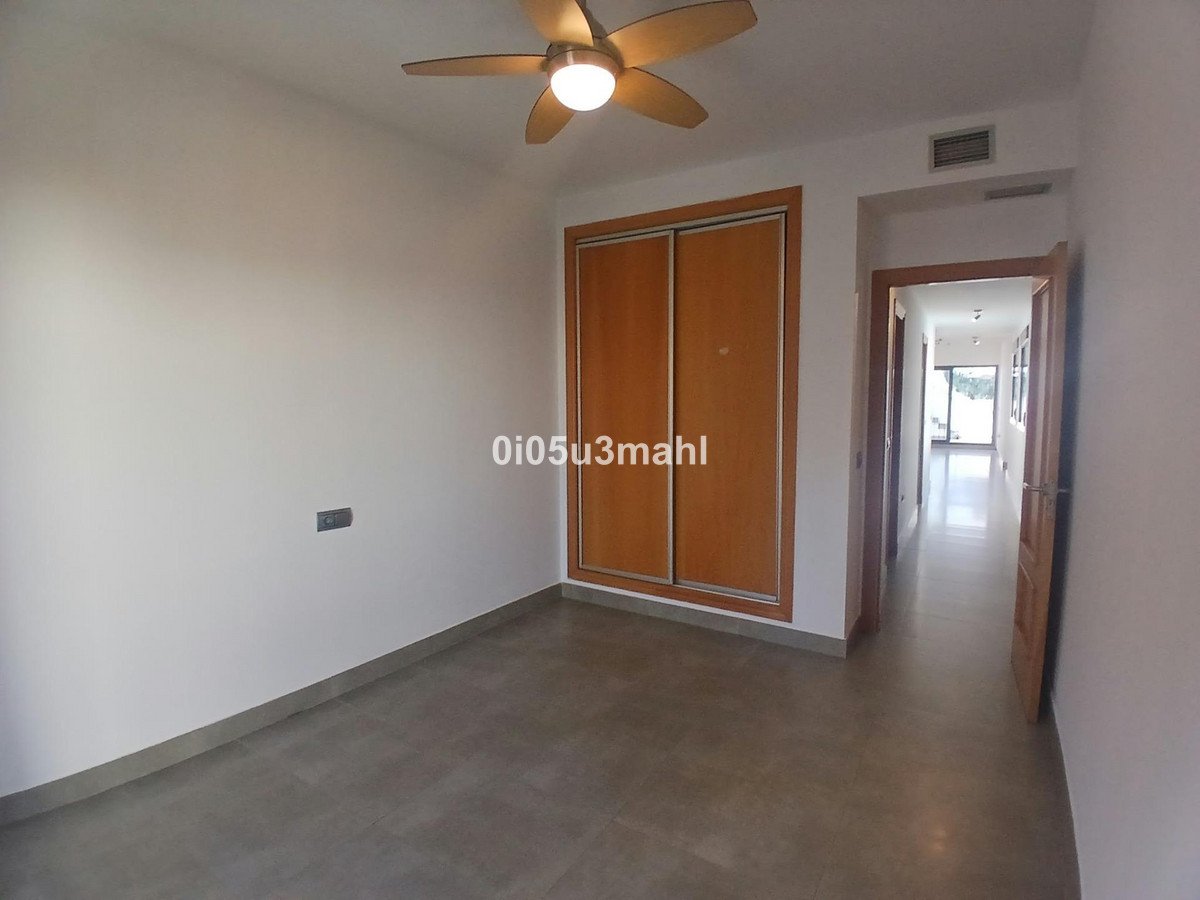 3 Bed Middle Floor Apartment in Centro Histórico