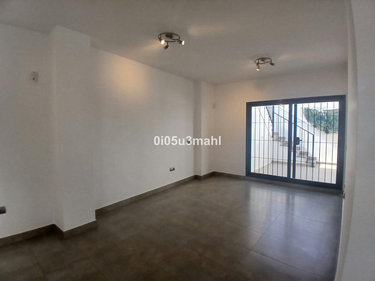 3 Bed Middle Floor Apartment in Centro Histórico