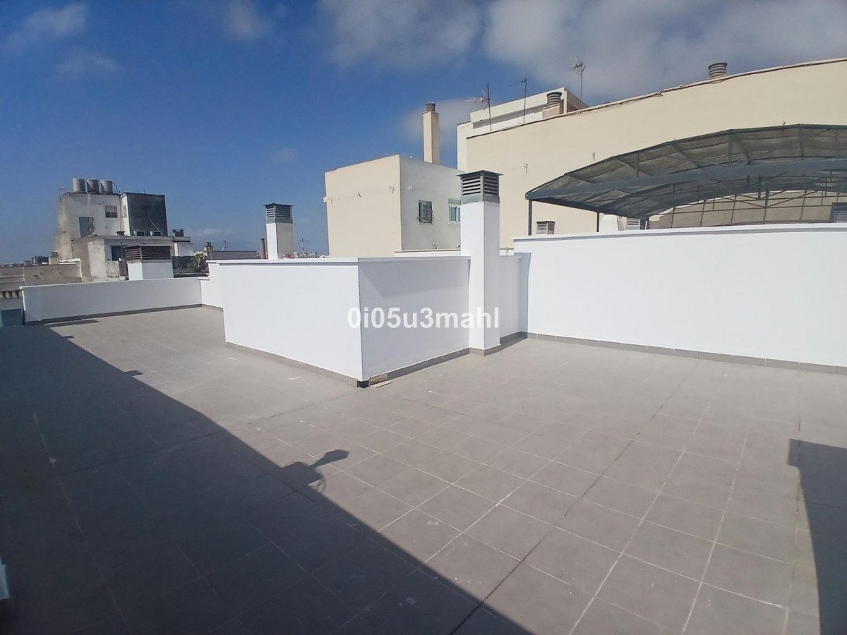 3 Bed Middle Floor Apartment in Centro Histórico