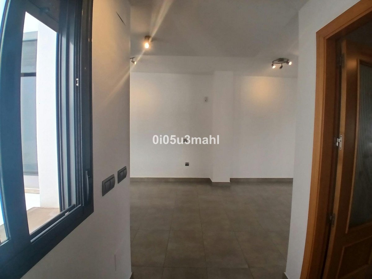 3 Bed Middle Floor Apartment in Centro Histórico