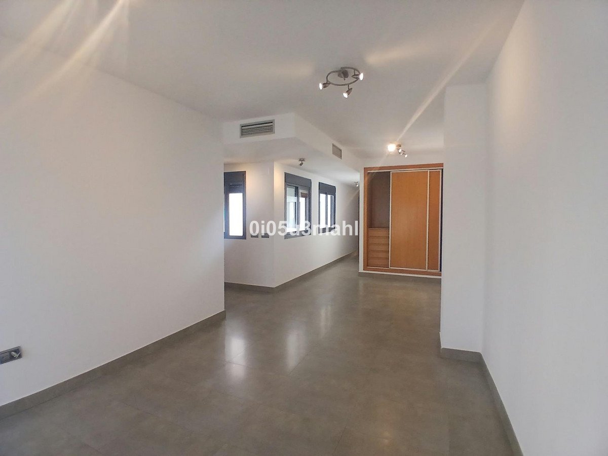 3 Bed Middle Floor Apartment in Centro Histórico