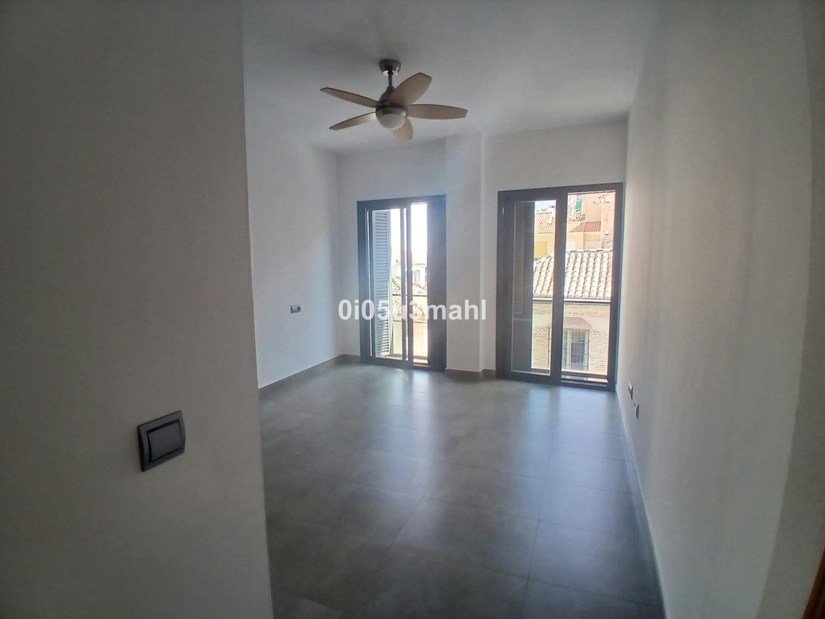 3 Bed Middle Floor Apartment in Centro Histórico