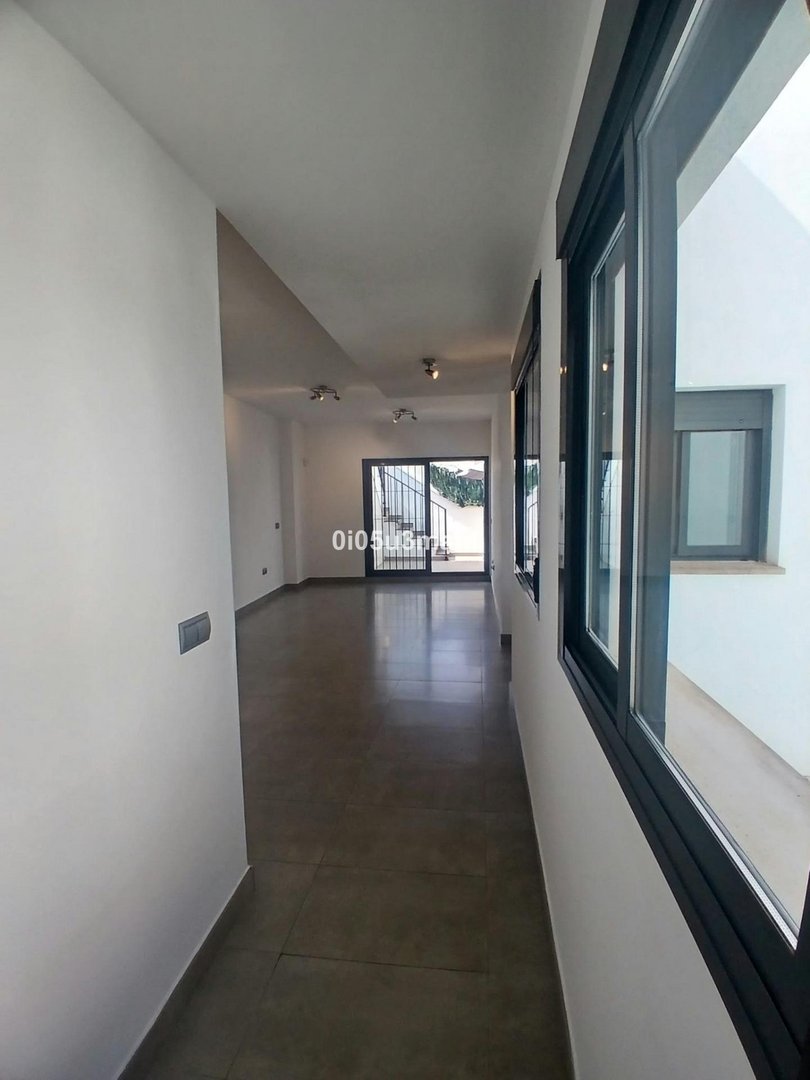 3 Bed Middle Floor Apartment in Centro Histórico