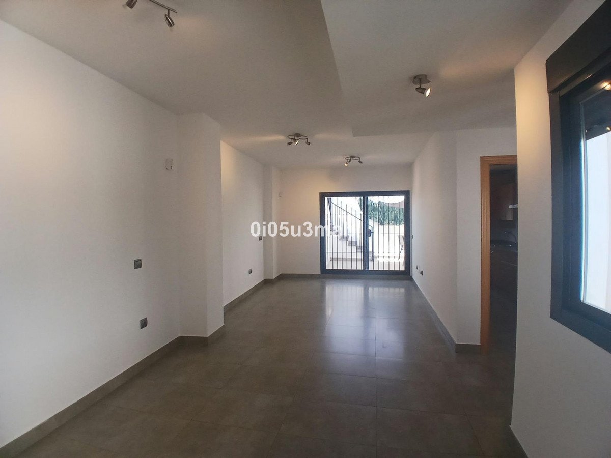 3 Bed Middle Floor Apartment in Centro Histórico
