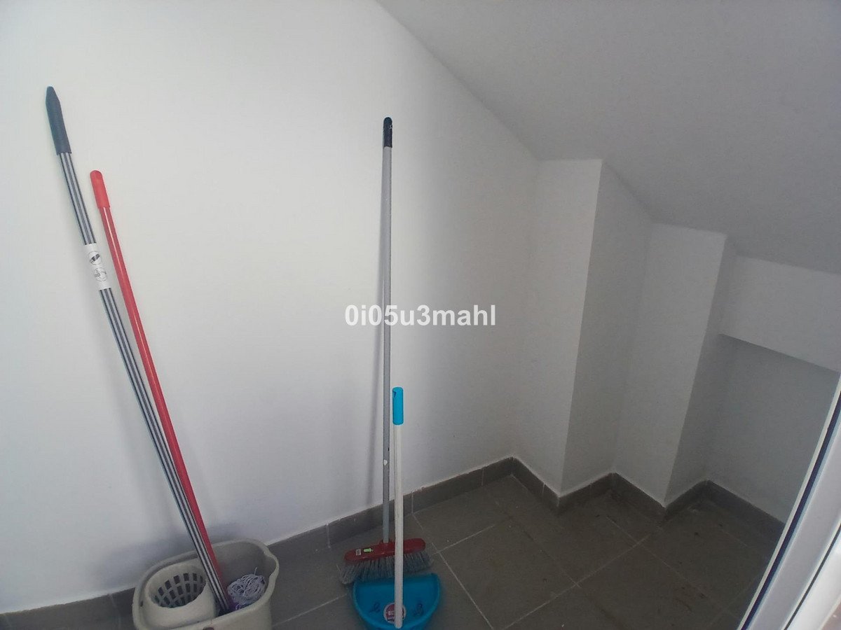 3 Bed Middle Floor Apartment in Centro Histórico