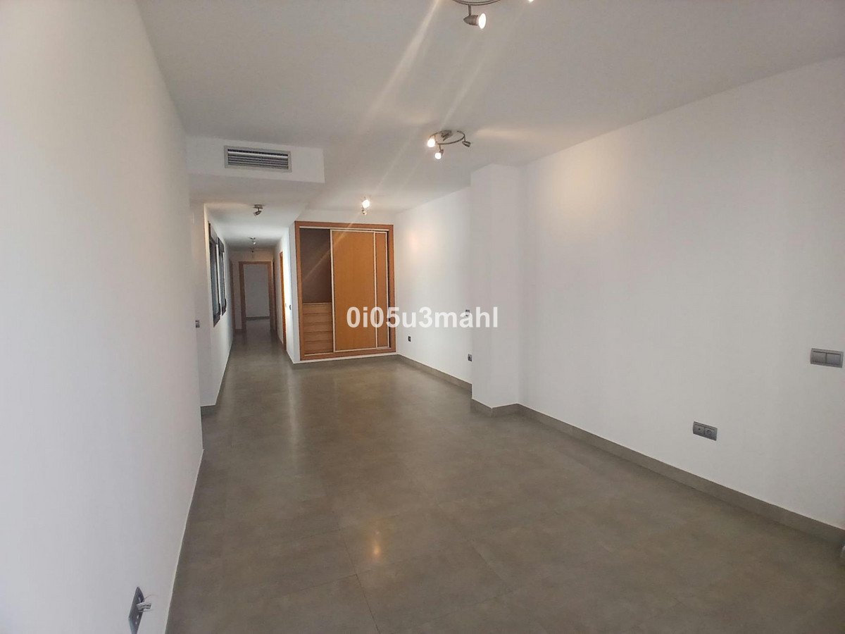 3 Bed Middle Floor Apartment in Centro Histórico