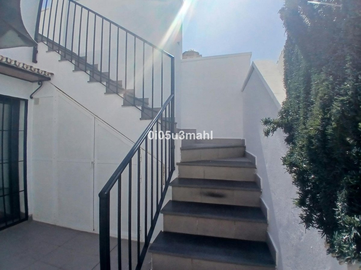 3 Bed Middle Floor Apartment in Centro Histórico