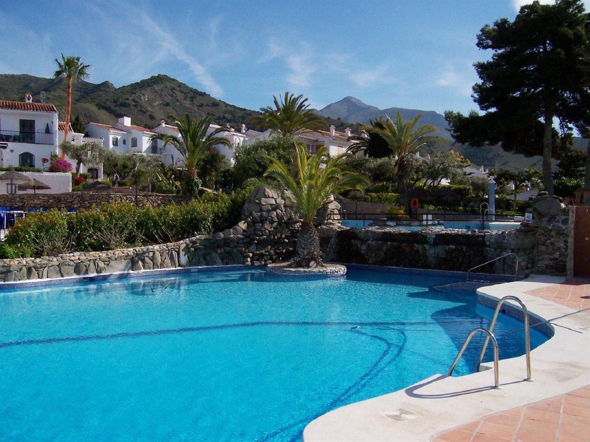 2 Bed Semi-Detached House in Nerja