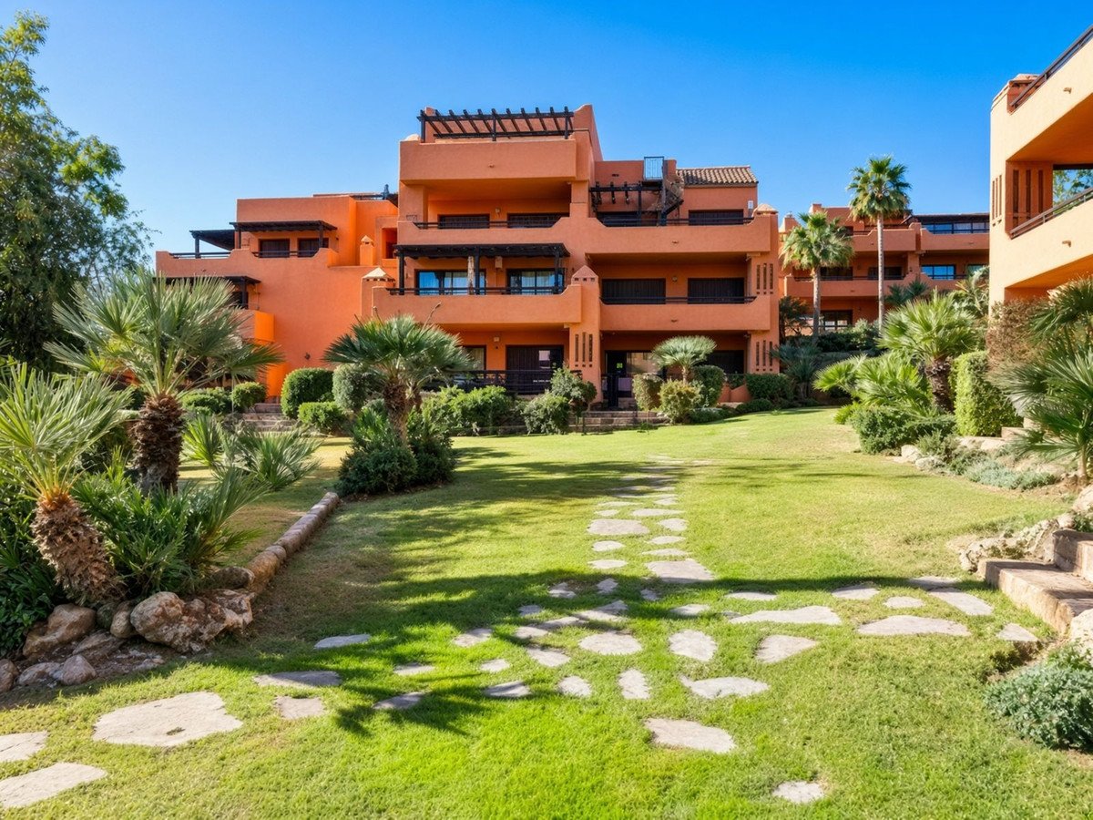 2 Bed Ground Floor Apartment in Estepona