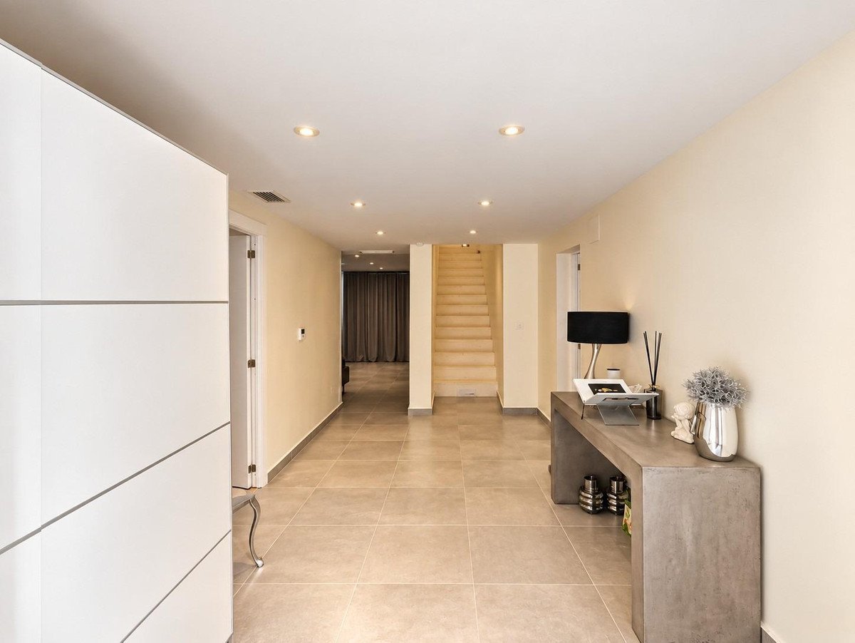 5 Bed Detached Villa in Torrevieja