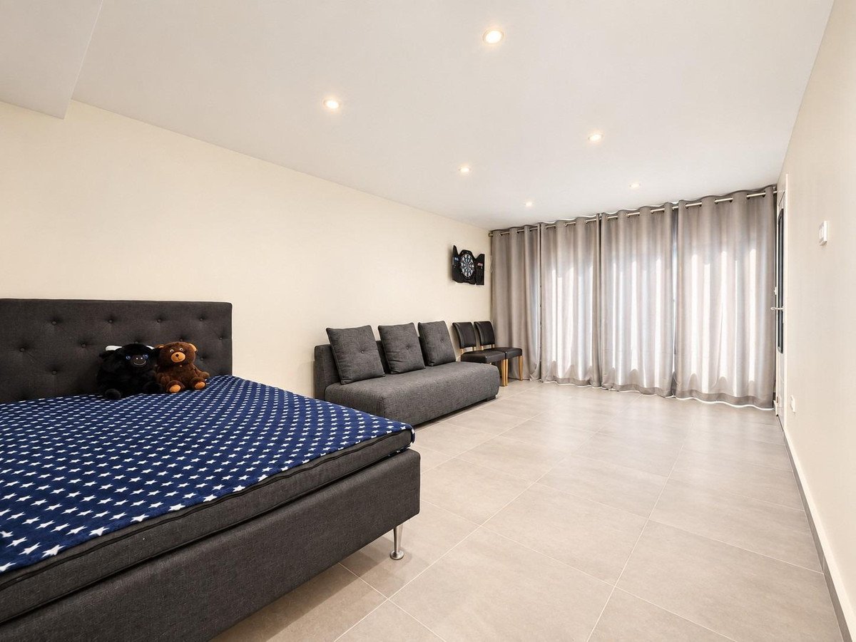 5 Bed Detached Villa in Torrevieja