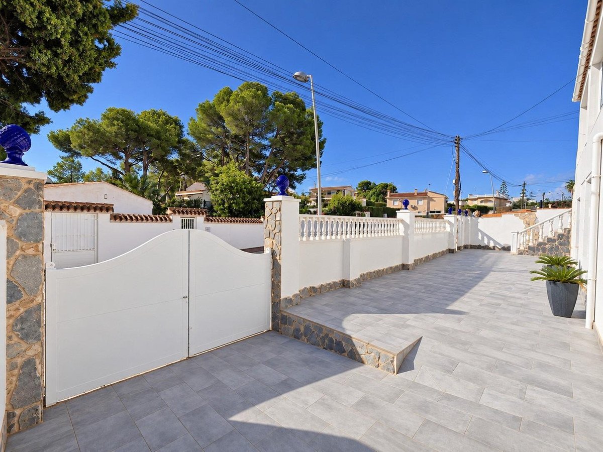 5 Bed Detached Villa in Torrevieja