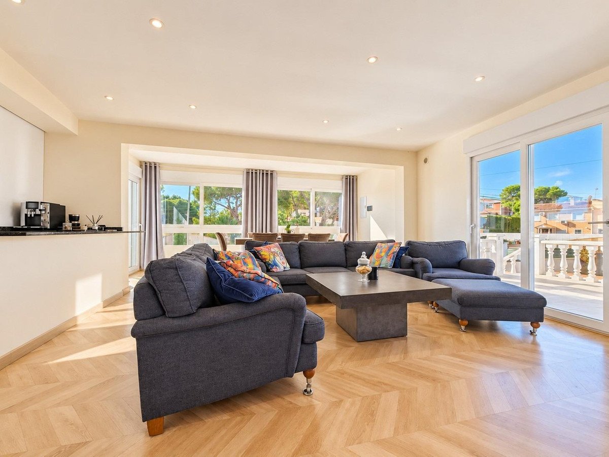 5 Bed Detached Villa in Torrevieja