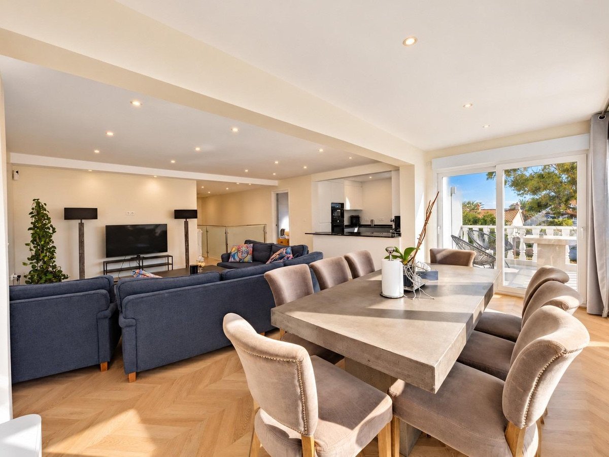5 Bed Detached Villa in Torrevieja