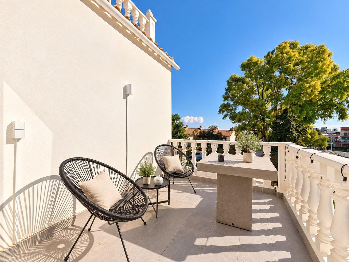 5 Bed Detached Villa in Torrevieja
