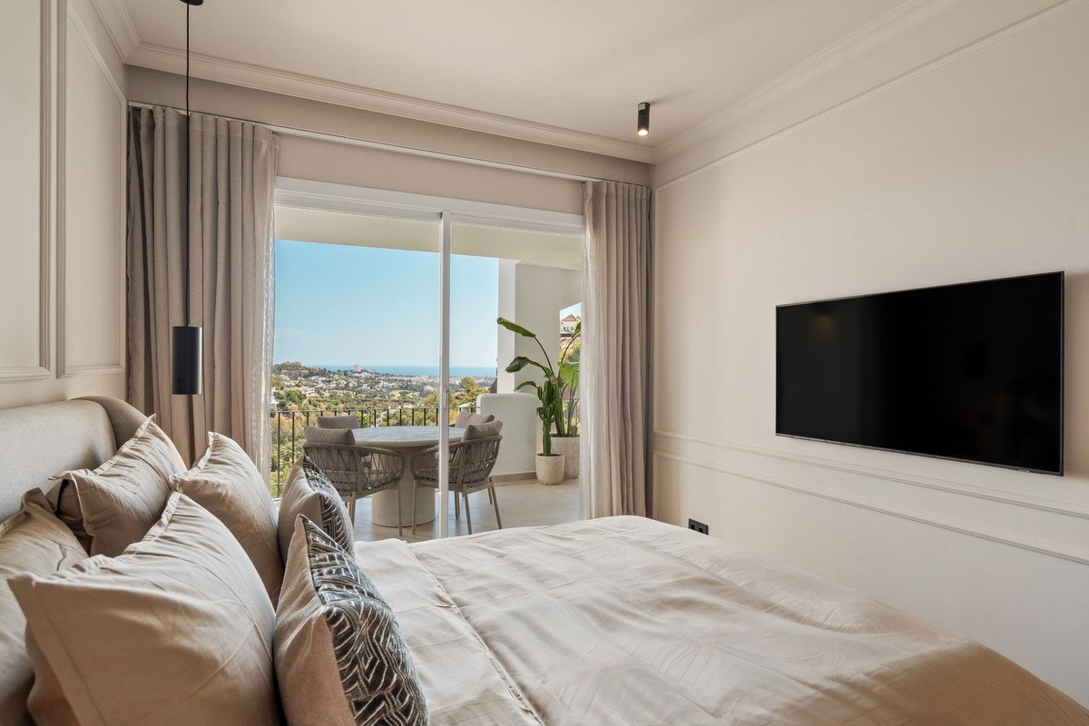 3 Bed Middle Floor Apartment in Benahavís